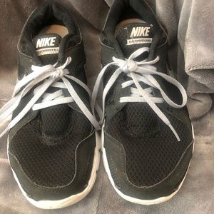 7.5 Black Nike Flex Sneakers